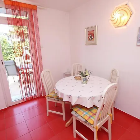 Apartman Un Chat Two-Bedroom Apartment *