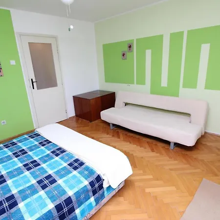 Un Chat Two-Bedroom Apartment *