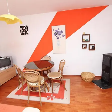 Apartman Un Chat Two-Bedroom Apartment
