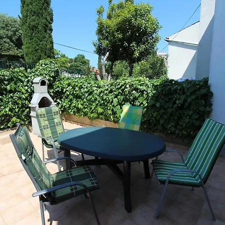 Apartman Un Chat Two-Bedroom Apartment *